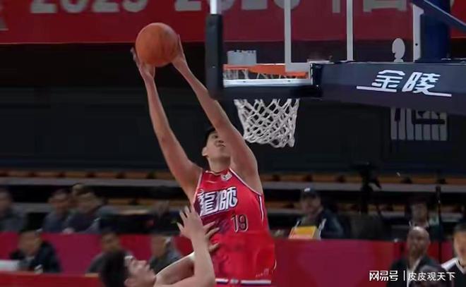 包含CBA常规赛倒计时，广州队清晨手感冰凉，细节引发关注，态度坚定，身体对抗强度拉满的词条